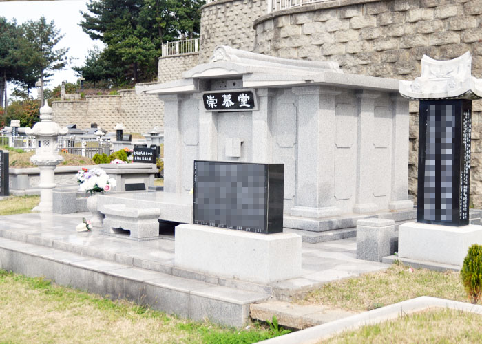 문중납골묘.jpg